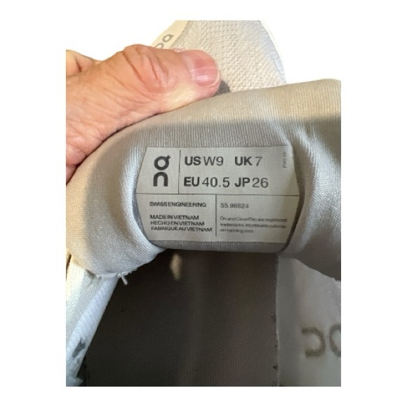 On Running Cloudstratus Light Green and Gray Shoes - Picture 7 of 8